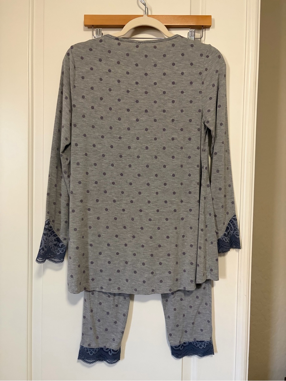 🤍💜Soma Gray🦄 Lavender Lace & Polka Dot Pajama Set💜🤍 - Picture 3 of 11